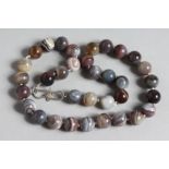 A SCOTTISH AGATE BEAD NECKLACE 16ins long.