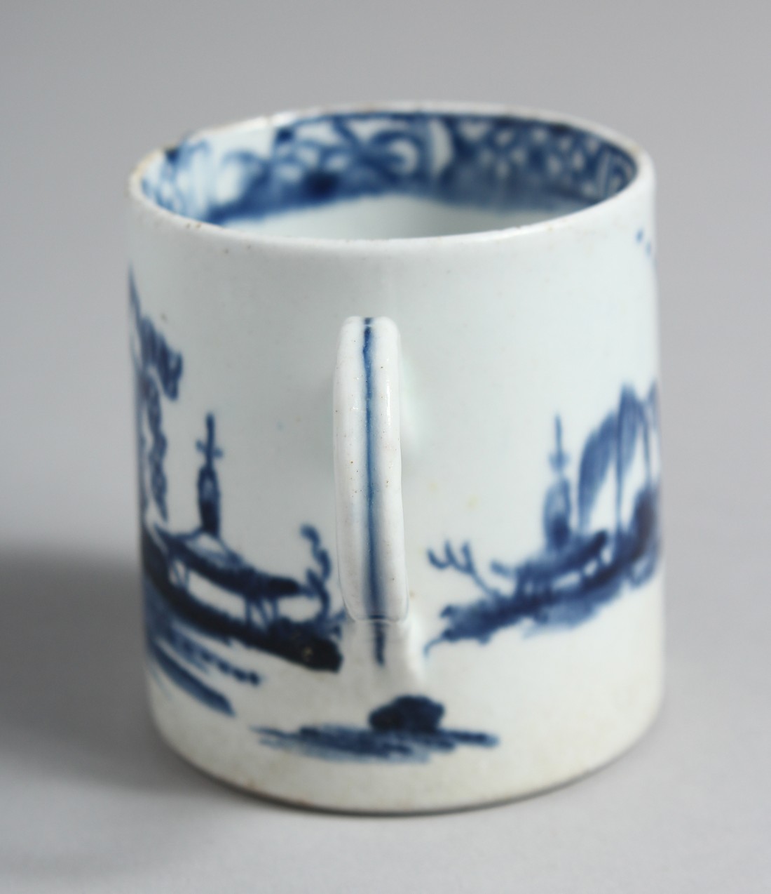 A BOW COFFEE CUP painted in underglaze blue with tall rocks and a bridge. - Image 4 of 6