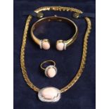A GOOD 18CT GOLD, DIAMOND AND CORAL SUITE OF JEWELLERY, comprising of a necklace, torque style