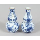 A SMALL PAIR OF MEISSEN ONION PATTERN BOTTLE VASES. Cross swords mark in blue, 4.5ins high.