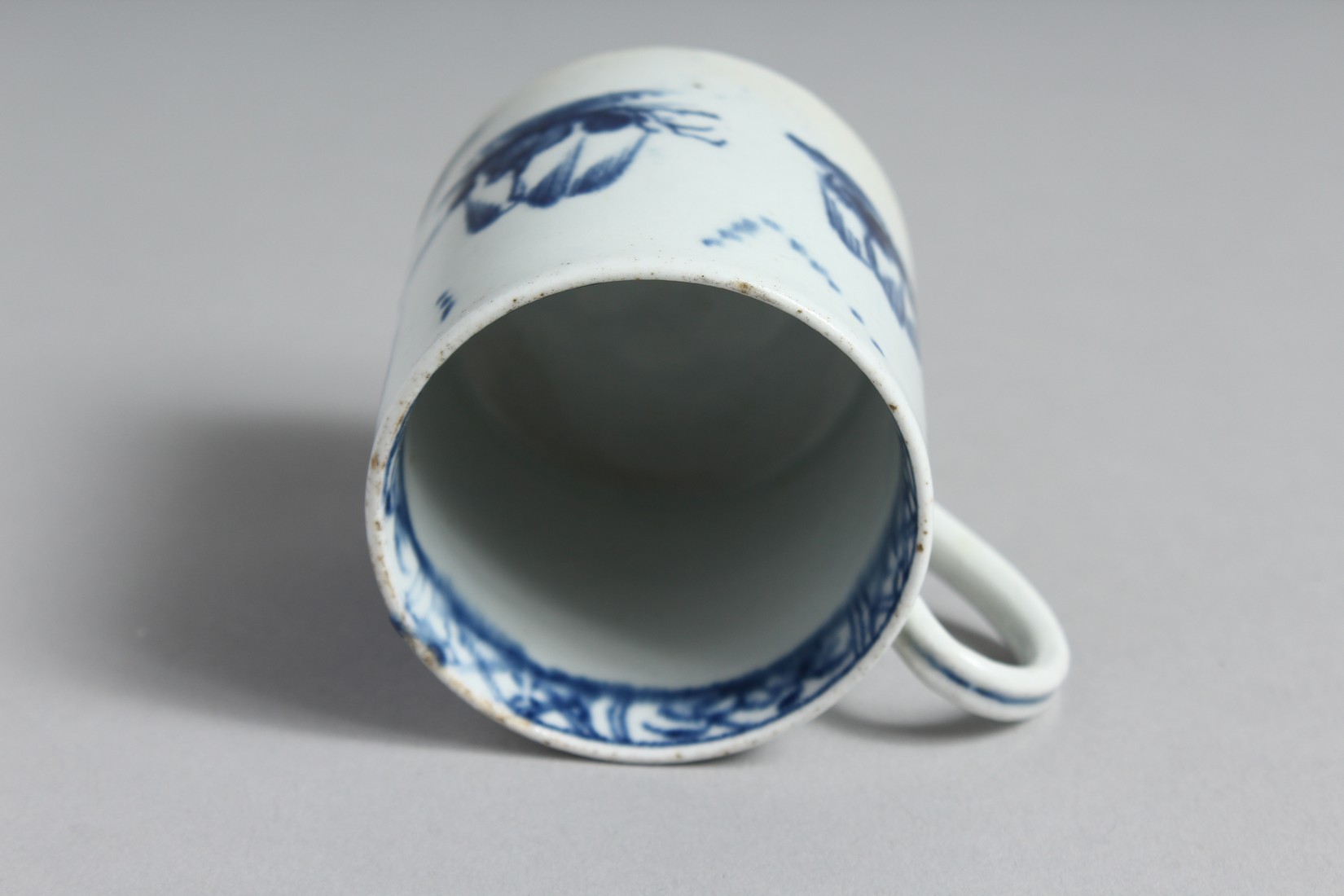 A BOW COFFEE CUP painted in underglaze blue with tall rocks and a bridge. - Image 5 of 6