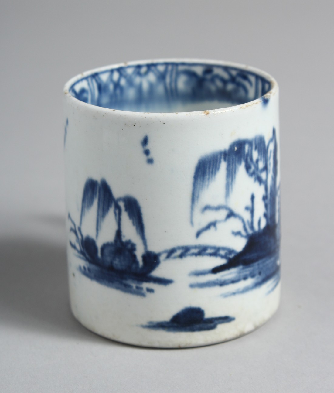 A BOW COFFEE CUP painted in underglaze blue with tall rocks and a bridge. - Image 2 of 6