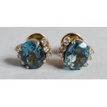 A PAIR OF 18CT WHITE GOLD, SAPPHIRE AND DIAMOND STUD EARRINGS.