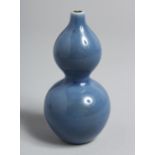 A SMALL CHINESE BLUE DOUBLE GOURD VASE 4ins high.