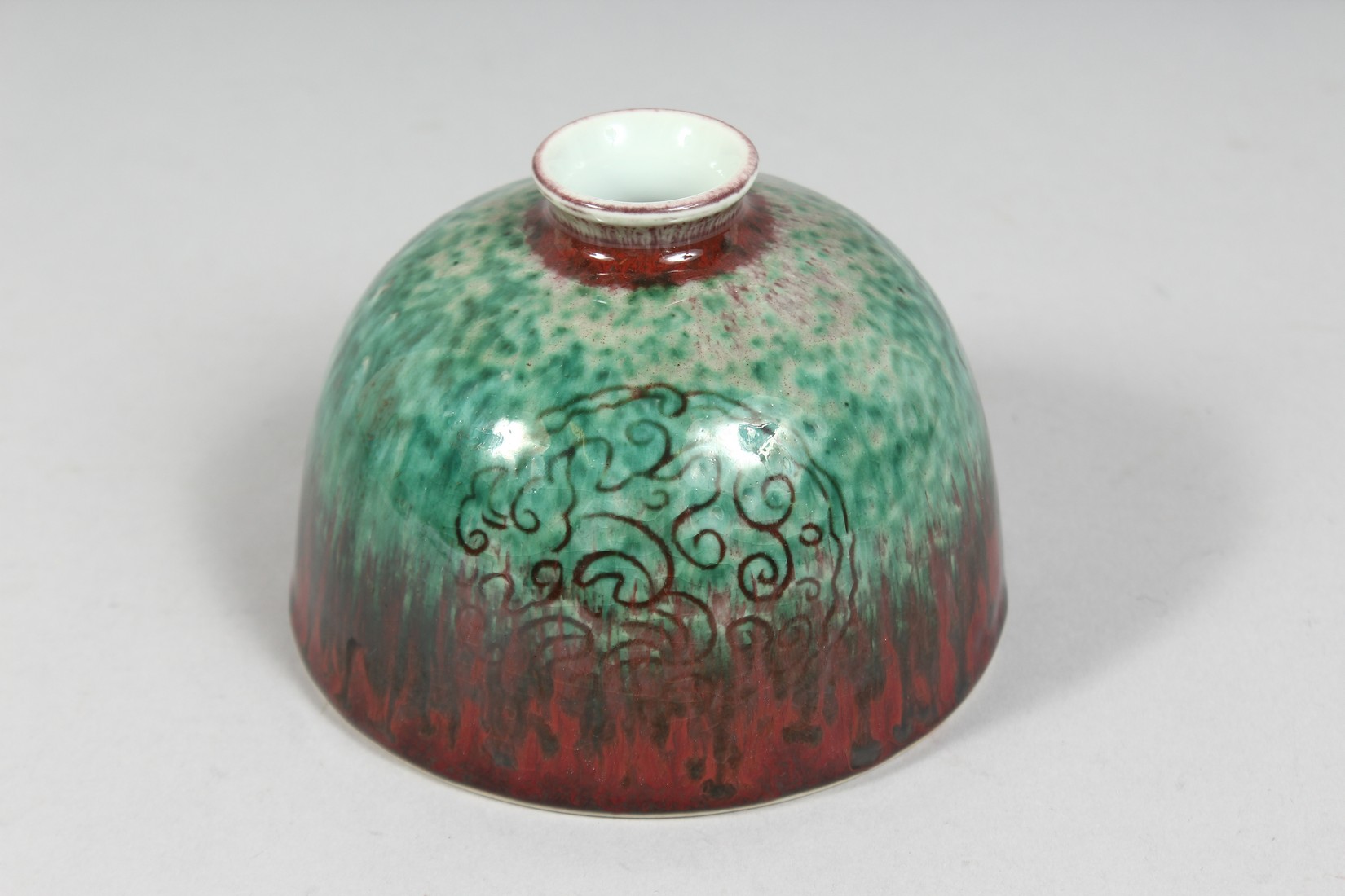 A CHINESE FLAMBE GLAZE PORCELAIN WATER POT, six character mark to base, 11cm diameter. - Image 2 of 6