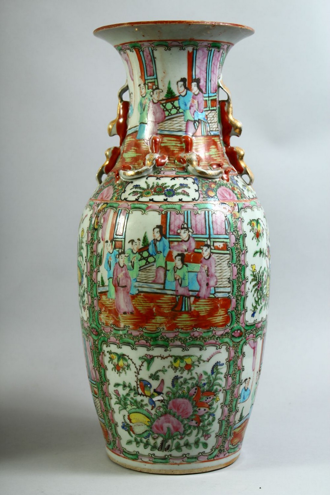 A PAIR OF CHINESE CANTON FAMILLE ROSE PORCELAIN VASES, the body of each painted with panels of - Image 5 of 7