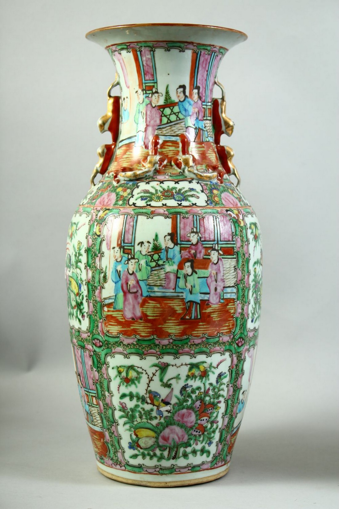 A PAIR OF CHINESE CANTON FAMILLE ROSE PORCELAIN VASES, the body of each painted with panels of - Image 4 of 7