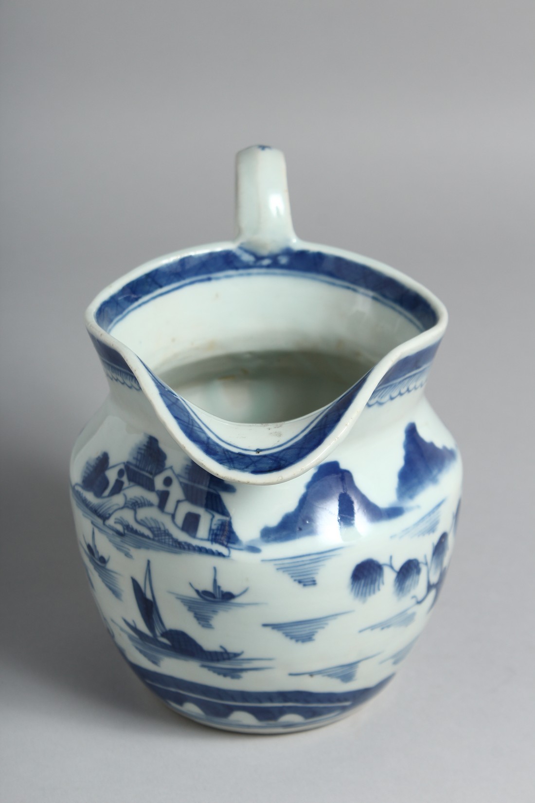 A CHINESE BLUE AND WHITE PORCELAIN JUG decorated with a landscape scene with boats and buildings. - Image 4 of 5