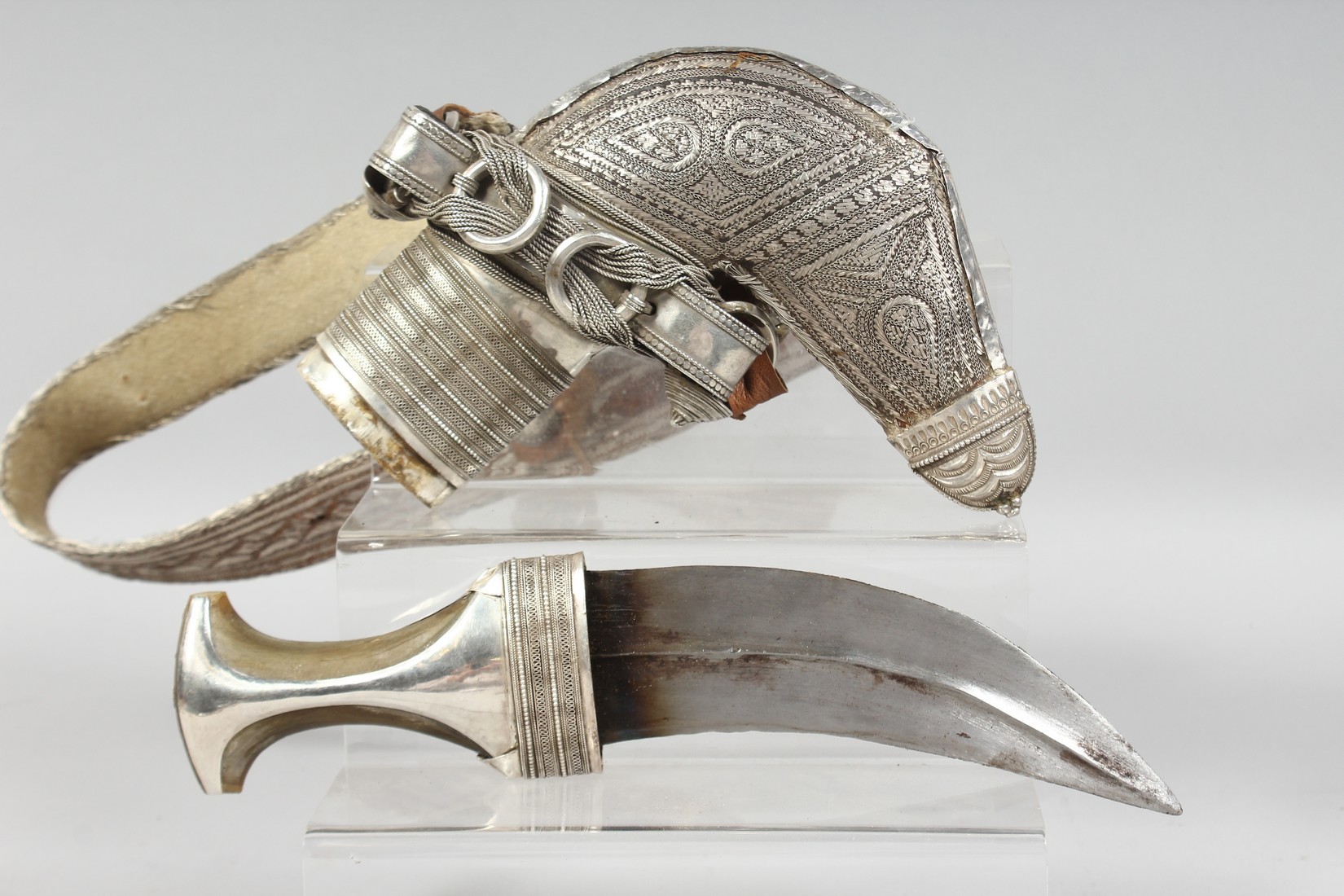 TWO FINE 19TH / EARLY 20TH CENTURY ARAB OMANI JAMBIYA DAGGERS, with bovine horn handles and original - Image 4 of 5