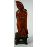 A CHINESE CARVED WOOD FIGURE, 12.5cm high.