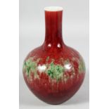 A CHINESE RED AND SPECKLED GREEN GLAZED VASE, the base with six-character mark. 18cm high