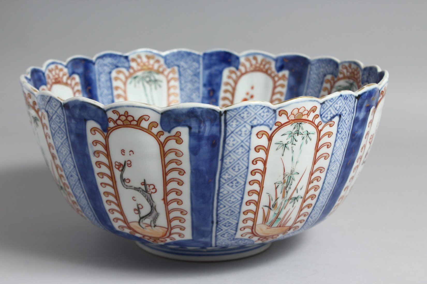 A JAPANESE IMARI PORCELAIN BLUE AND WHITE BOWL, with fluted-form, and decorated with panels of - Image 4 of 7