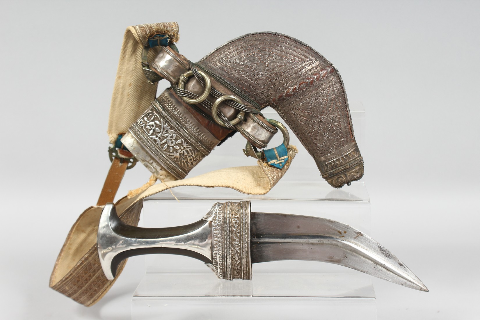 TWO FINE 19TH / EARLY 20TH CENTURY ARAB OMANI JAMBIYA DAGGERS, with bovine horn handles and original - Image 2 of 5