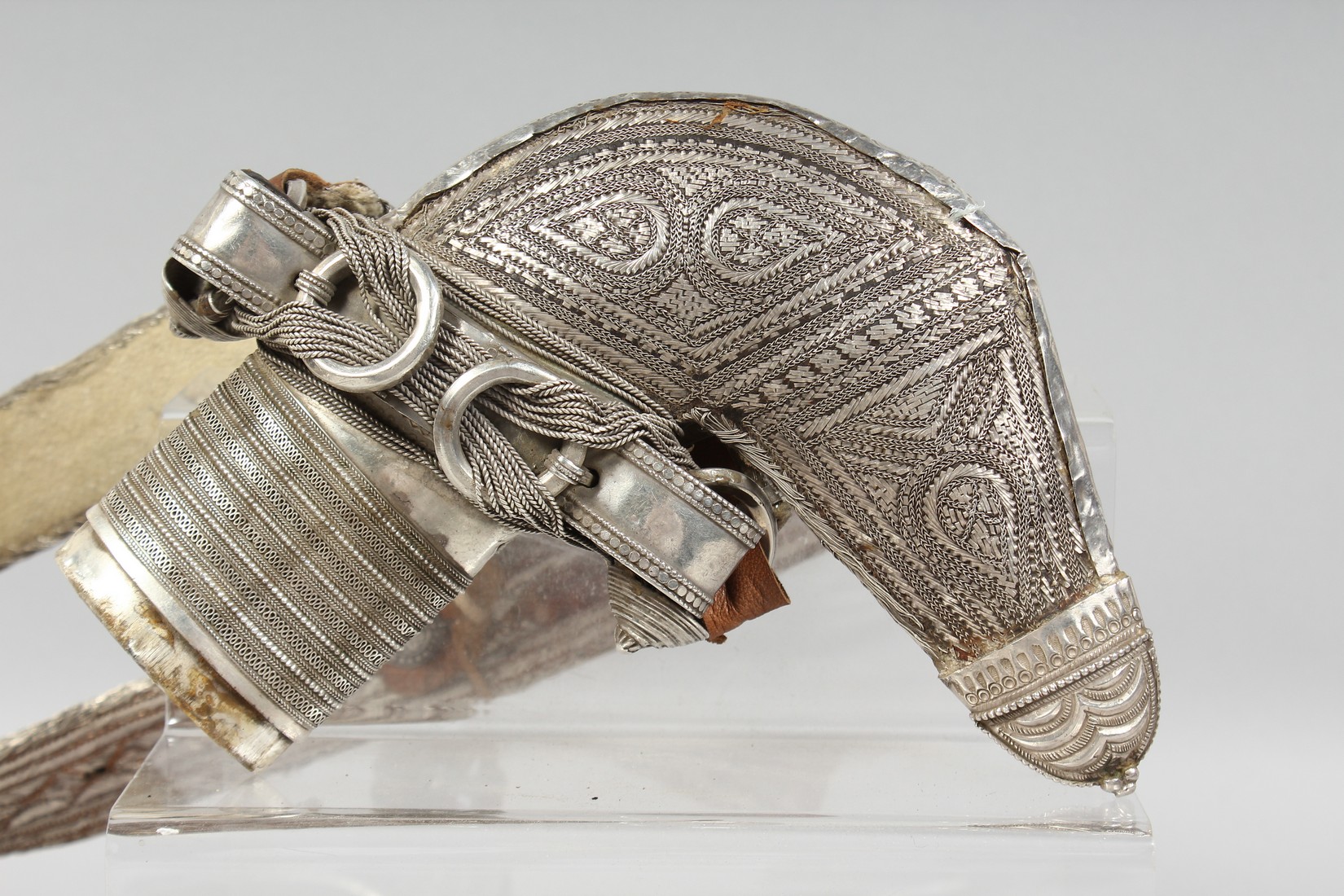 TWO FINE 19TH / EARLY 20TH CENTURY ARAB OMANI JAMBIYA DAGGERS, with bovine horn handles and original - Image 5 of 5