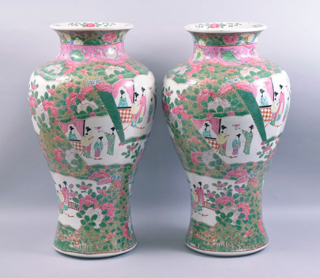 A LARGE PAIR OF CHINESE FAMILLE ROSE / VERTE PORCELAIN VASES, painted with panels of female - Image 4 of 6