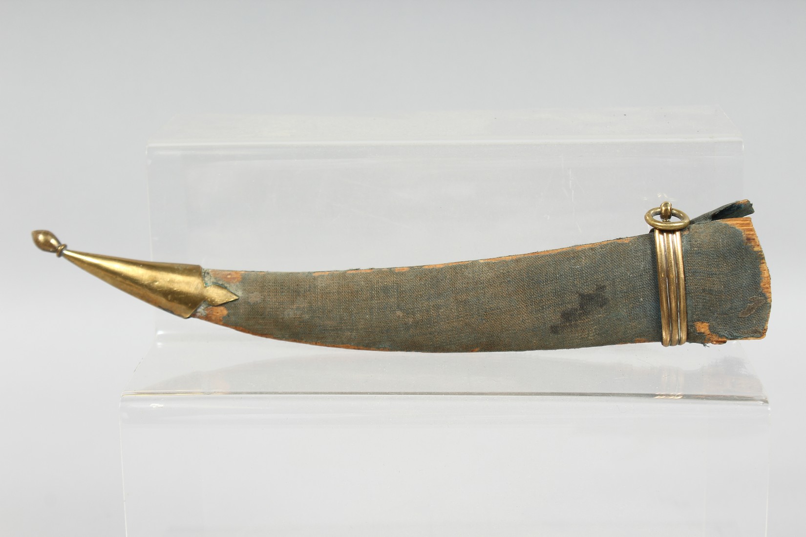 AN INDIAN JADE HANDLED DAGGER, with curving blade and wooden sheath, 35cm long overall. - Image 4 of 5