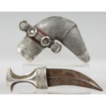 A GOOD ARAB OMANI JAMBIYA DAGGER, with silver scabbard and bovine horn handle, 30.5cm overall.