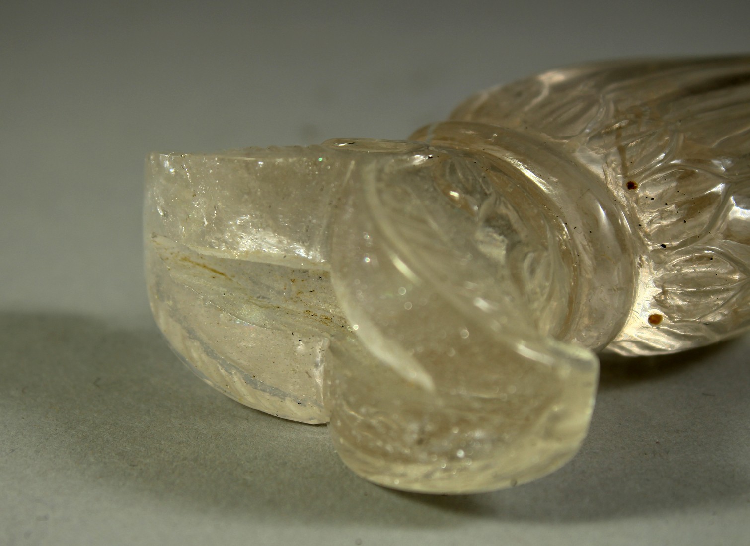 AN INDIAN CUT GLASS DAGGER HANDLE with flowerhead decoration, possibly rock crystal. 13.5cm long - Image 4 of 4