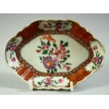 A CHINESE FAMILLE ROSE PORCELAIN SPOON DISH, 13cm x 9cm.