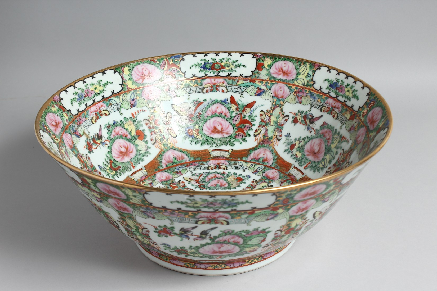 A LARGE CHINESE CANTON PORCELAIN PUNCH BOWL, painted with multiple panels of floral motifs and - Image 6 of 6