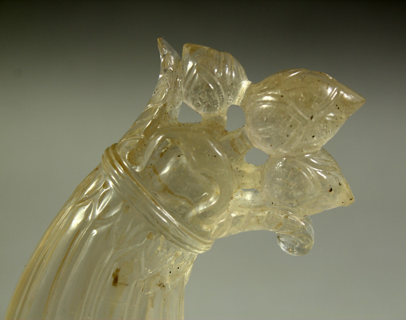 AN INDIAN CUT GLASS DAGGER HANDLE with flowerhead decoration, possibly rock crystal. 13.5cm long - Image 3 of 4