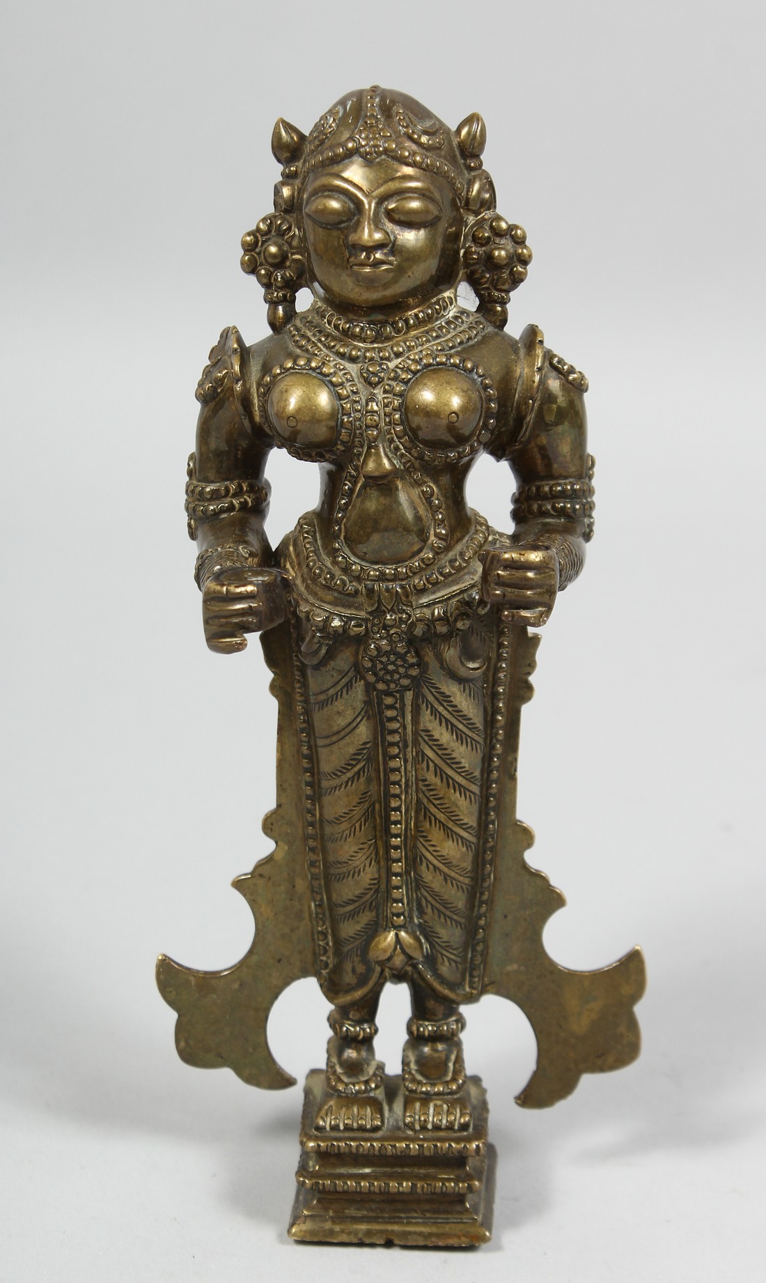 AN INDIAN BRONZE STANDING FEMALE FIGURE, 18.5cm.