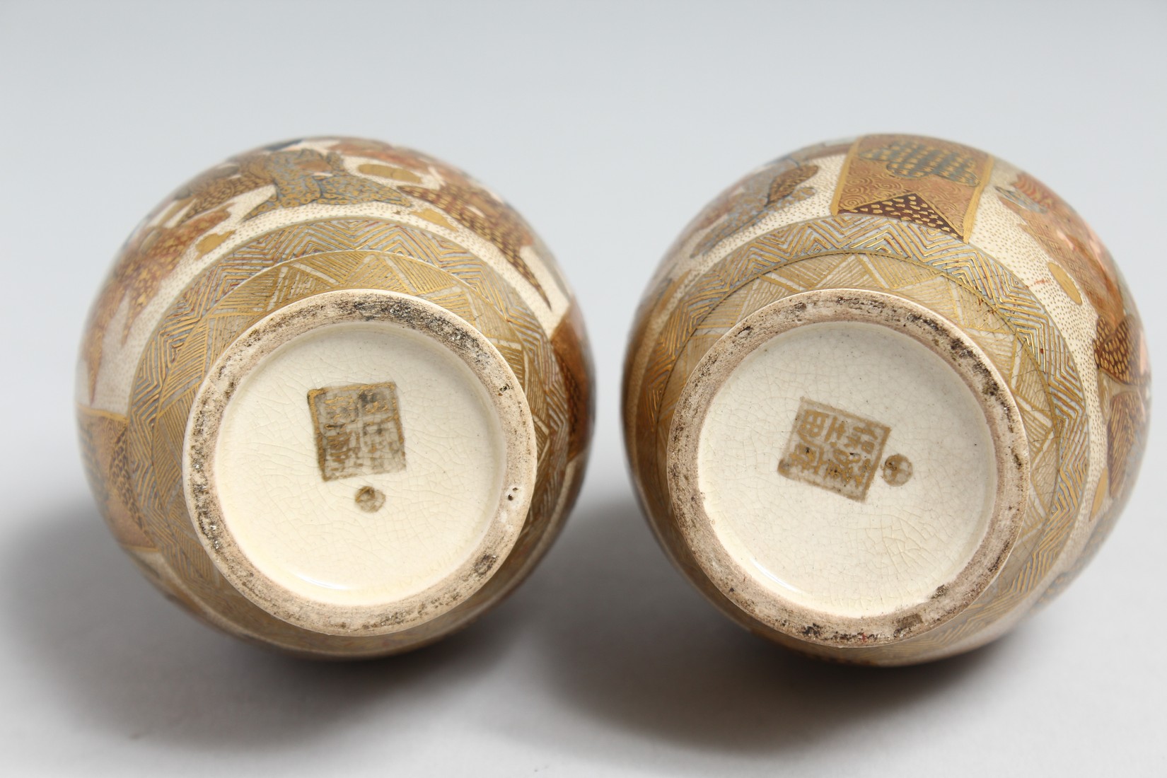 A PAIR OF SMALL JAPANESE SATSUMA PORCELAIN TWIN HANDLE VASES, painted with figures and gilt - Image 6 of 6