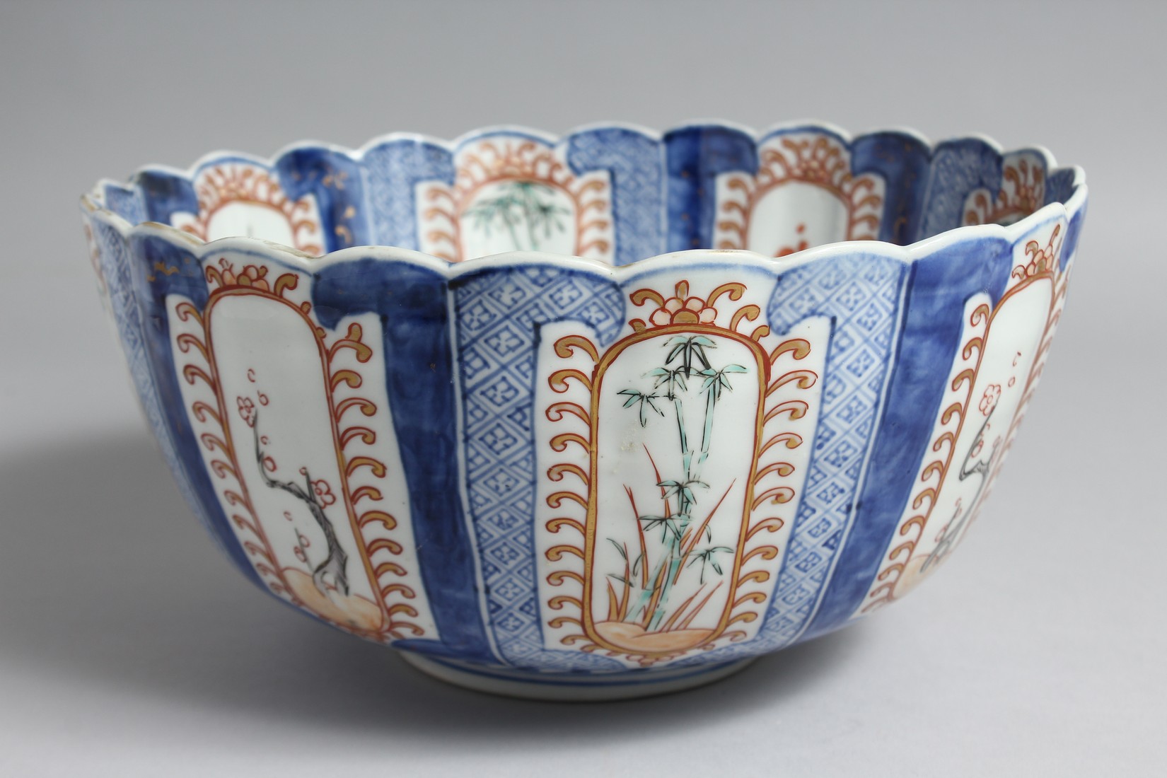 A JAPANESE IMARI PORCELAIN BLUE AND WHITE BOWL, with fluted-form, and decorated with panels of - Image 3 of 7