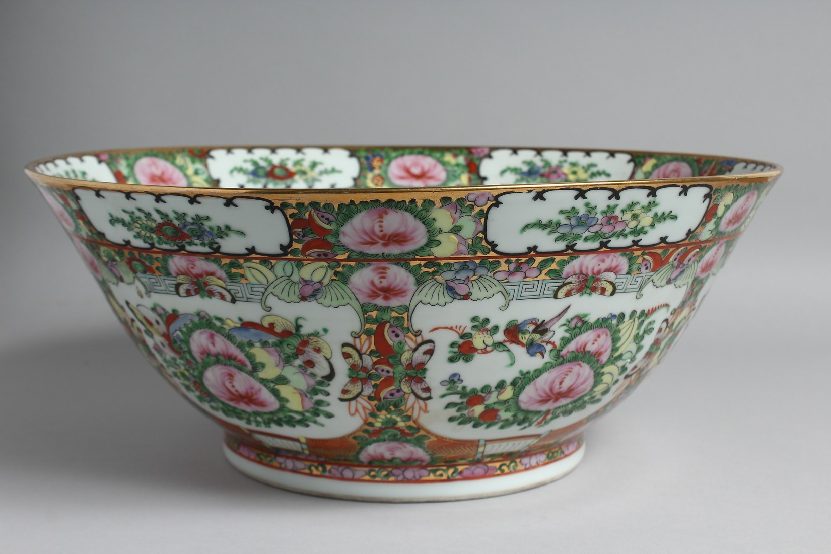 A LARGE CHINESE CANTON PORCELAIN PUNCH BOWL, painted with multiple panels of floral motifs and - Image 4 of 6