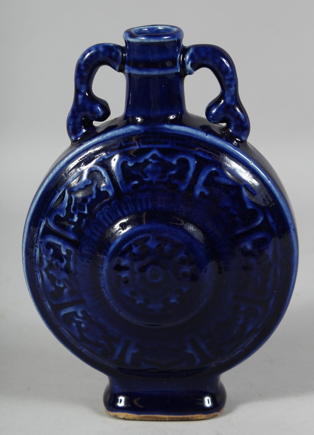 A CHINESE SACRIFICIAL BLUE GLAZE TWIN-HANDLED PORCELAIN MOON FLASK. 20.5cm high