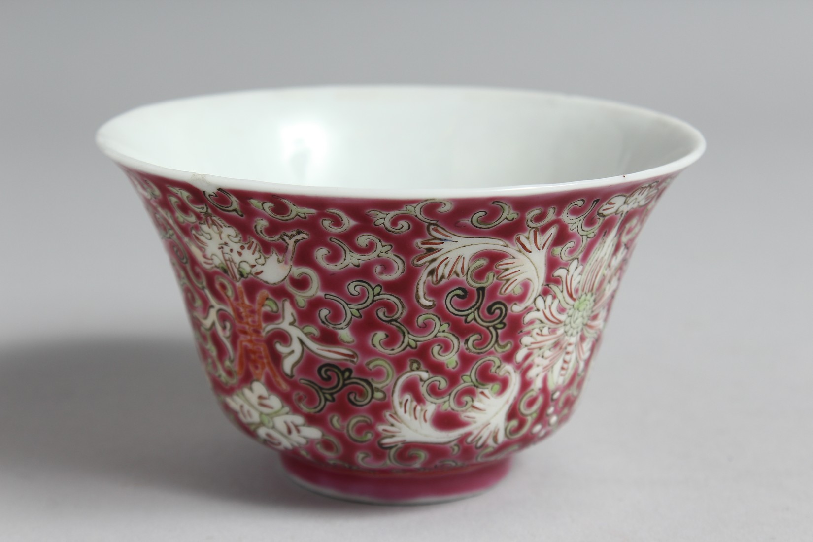 A CHINESE PINK GROUND PORCELAIN ENAMELLED BOWL with stylised floral motifs and vine, the base with - Image 3 of 6
