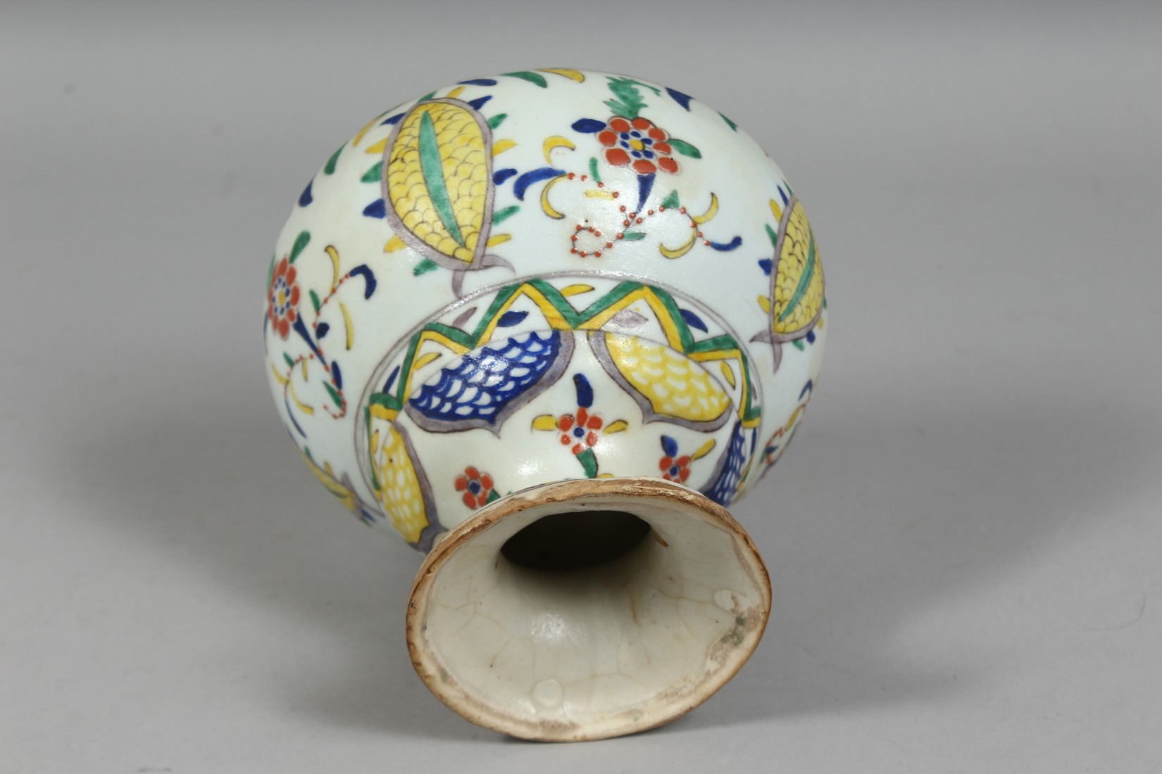 A TURKISH KUTAHYA POTTERY PEDESTAL SUGAR BOWL AND COVER, painted with various floral motifs, overall - Image 8 of 8