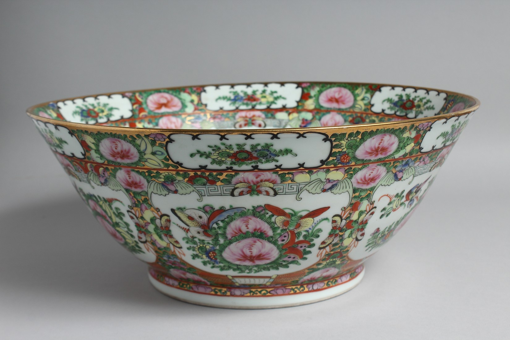 A LARGE CHINESE CANTON PORCELAIN PUNCH BOWL, painted with multiple panels of floral motifs and - Image 3 of 6