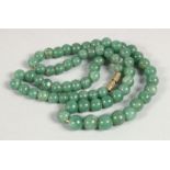A GOOD JADE BEADED NECKLACE.