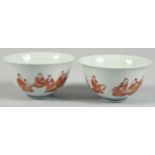 A PAIR OF CHINESE CORAL RED AND WHITE PORCELAIN BOWLS, each finely painted with seated figures,