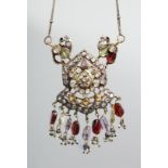 A FINE INDIAN YELLOW AND WHITE METAL JEWELLED PENDANT.