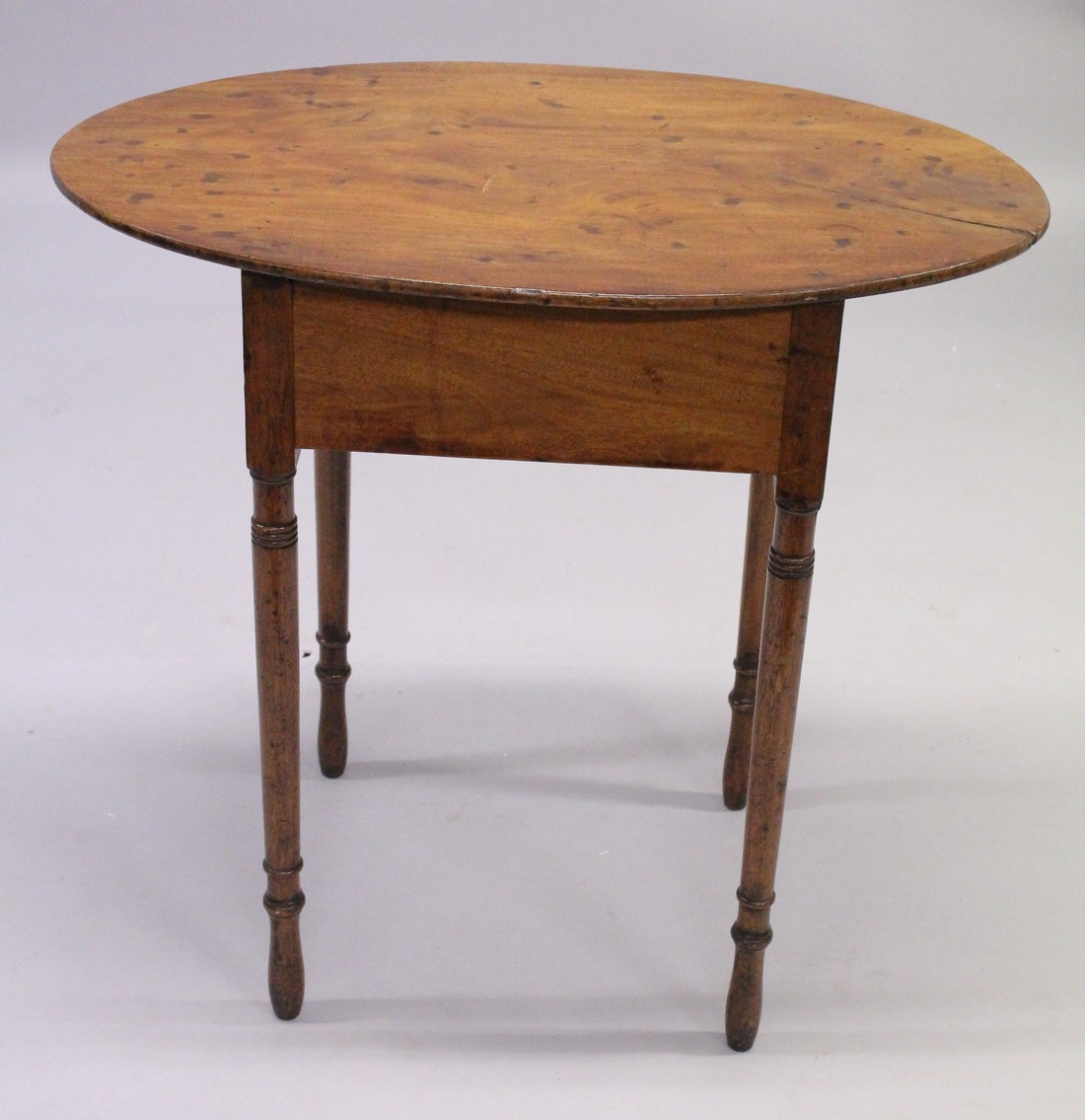 A 19TH CENTURY IRISH YEW WOOD OVAL TABLE sold by HODGES & SON, DUBLIN with plain oval top, single - Image 4 of 5
