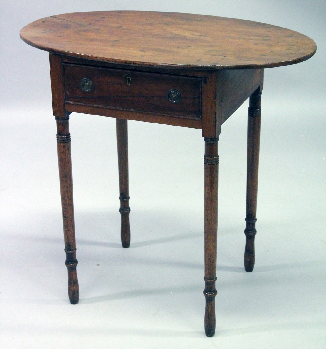 A 19TH CENTURY IRISH YEW WOOD OVAL TABLE sold by HODGES & SON, DUBLIN with plain oval top, single