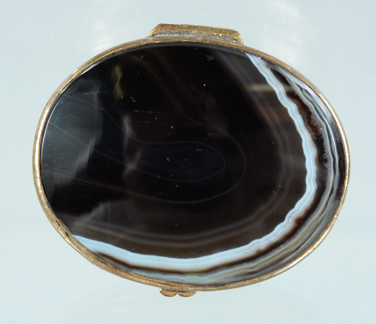 AN OVAL AGATE PILL BOX 1.5ins - Image 2 of 4