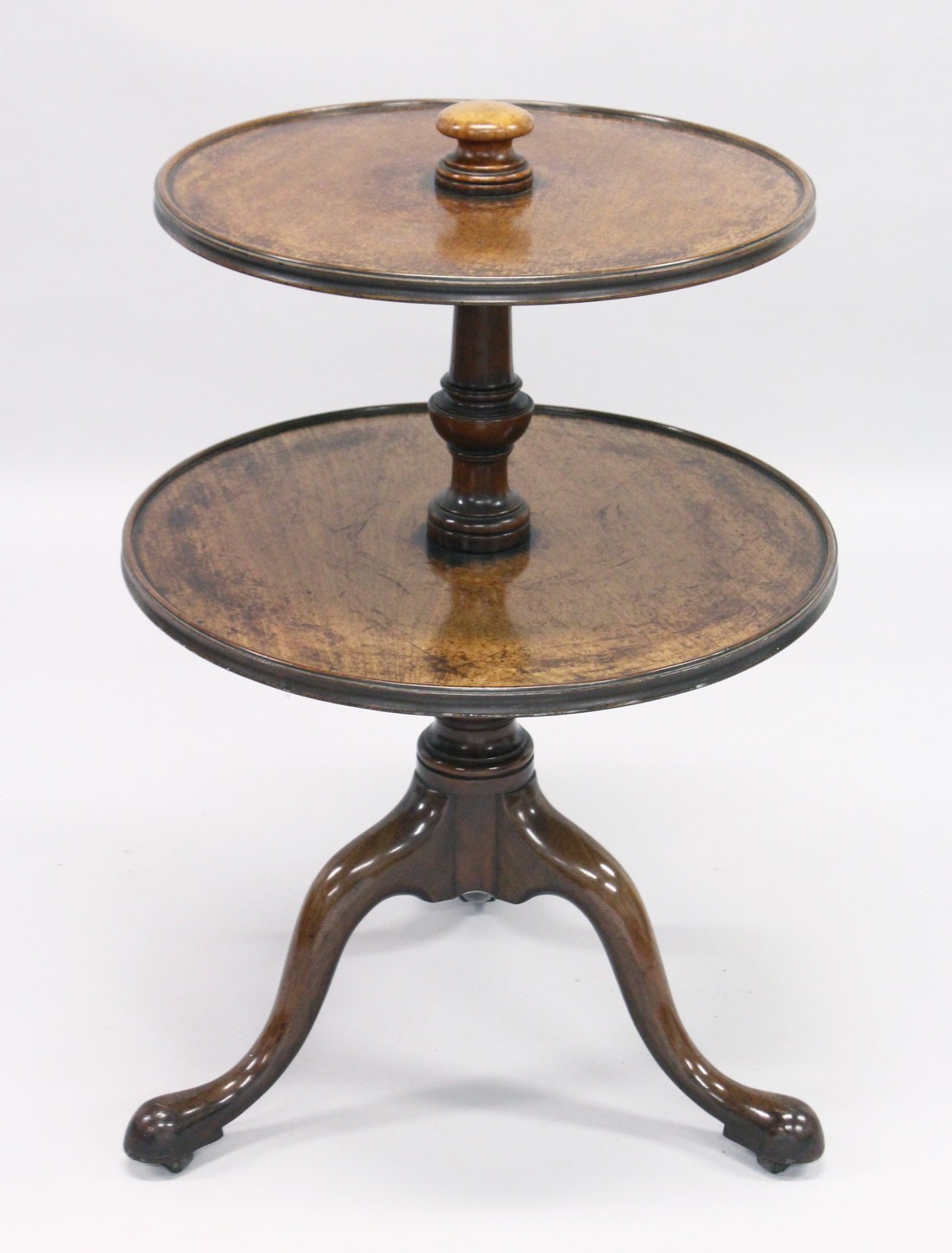 A GEORGIAN MAHOGANY CIRCULAR TWO TIER DUMB WAITER centre turned support ending in tripod legs with