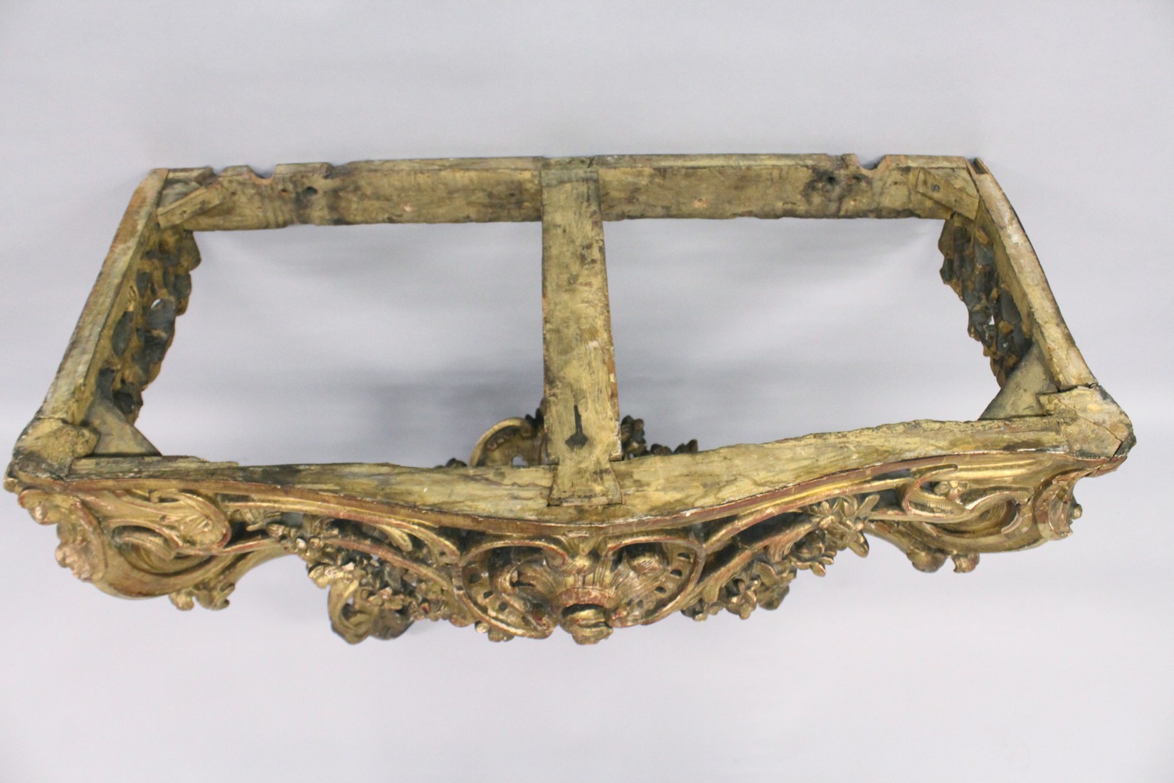 A VERY GOOD NEAR PAIR OF 18TH CENTURY CARVED AND GILDED CONSOLE TABLES with serpentine marble - Image 3 of 15