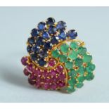 A GOOD 18CT GOLD SAPPHIRE, EMERALD AND RUBY RING.