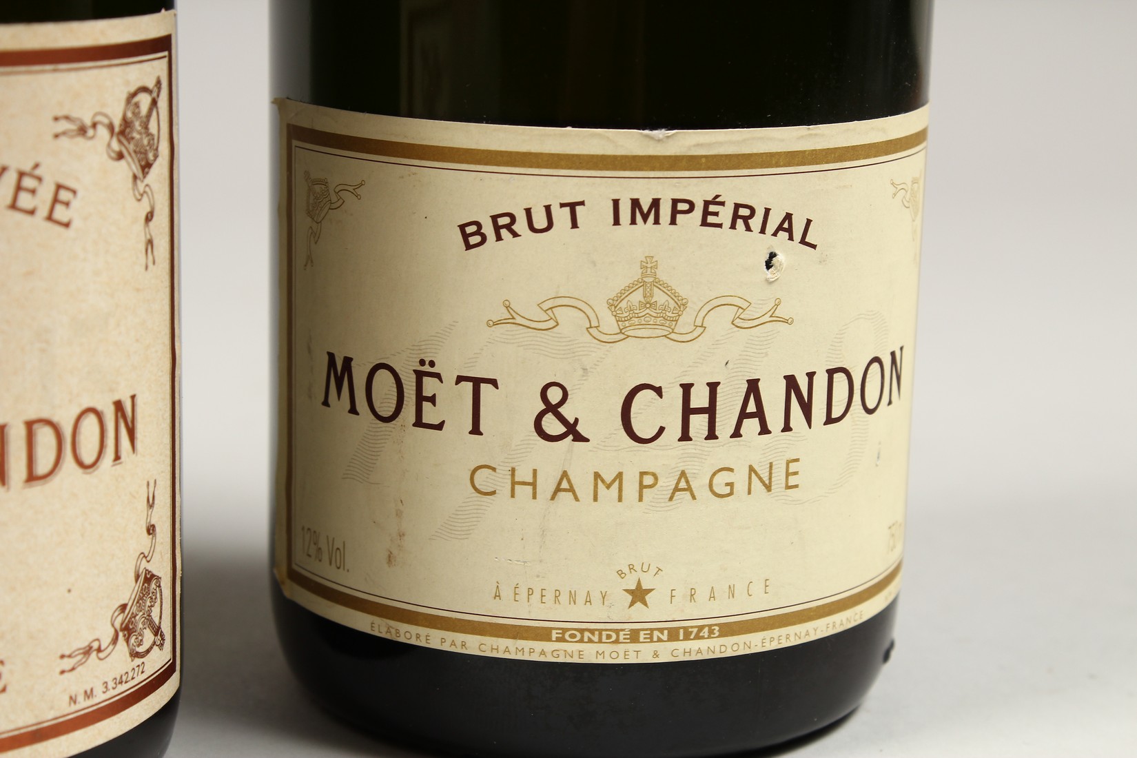 THREE BOTTLES OF MOET AND CHANDON CHAMPAGNE. - Image 4 of 8