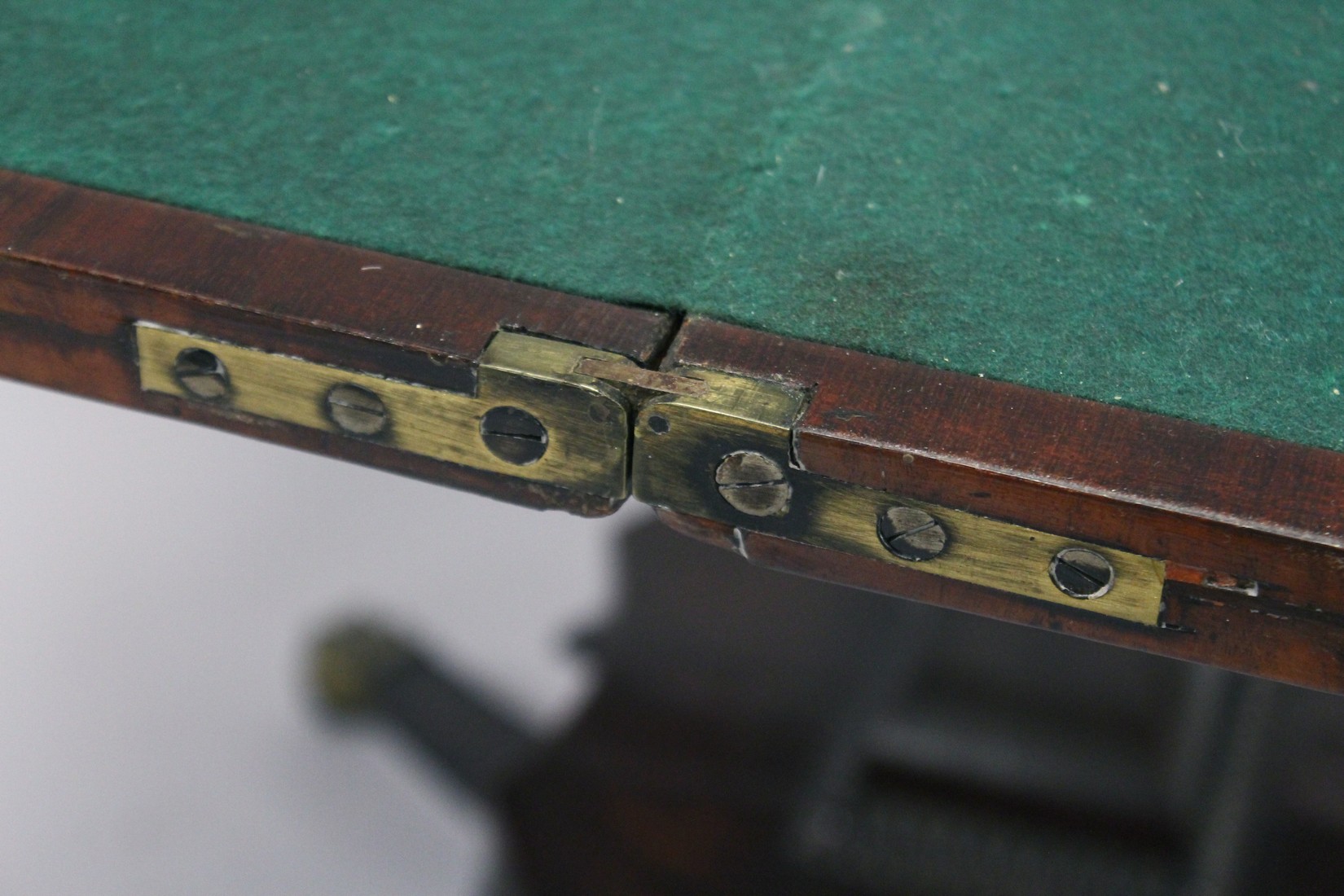 A REGENCY MAHOGANY CARD TABLE with cross band top and green baize interior, on a centre column - Image 7 of 8