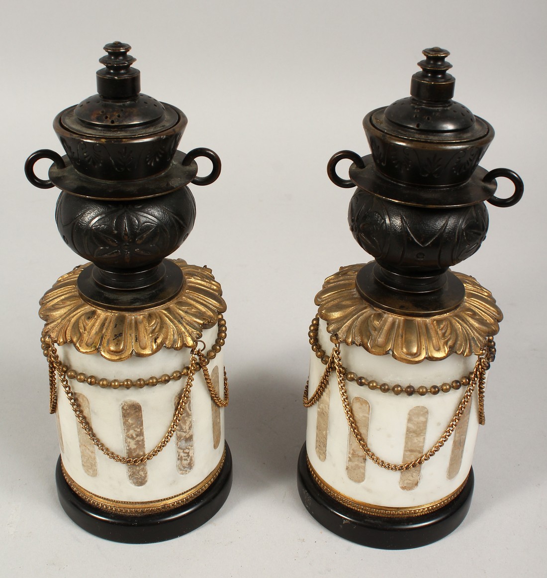 A VERY GOOD PAIR OF REGENCY, BRONZE AND MARBLE TWO-HANDLED CASSOLETTES ON STANDS hung with rope. 9. - Image 6 of 9