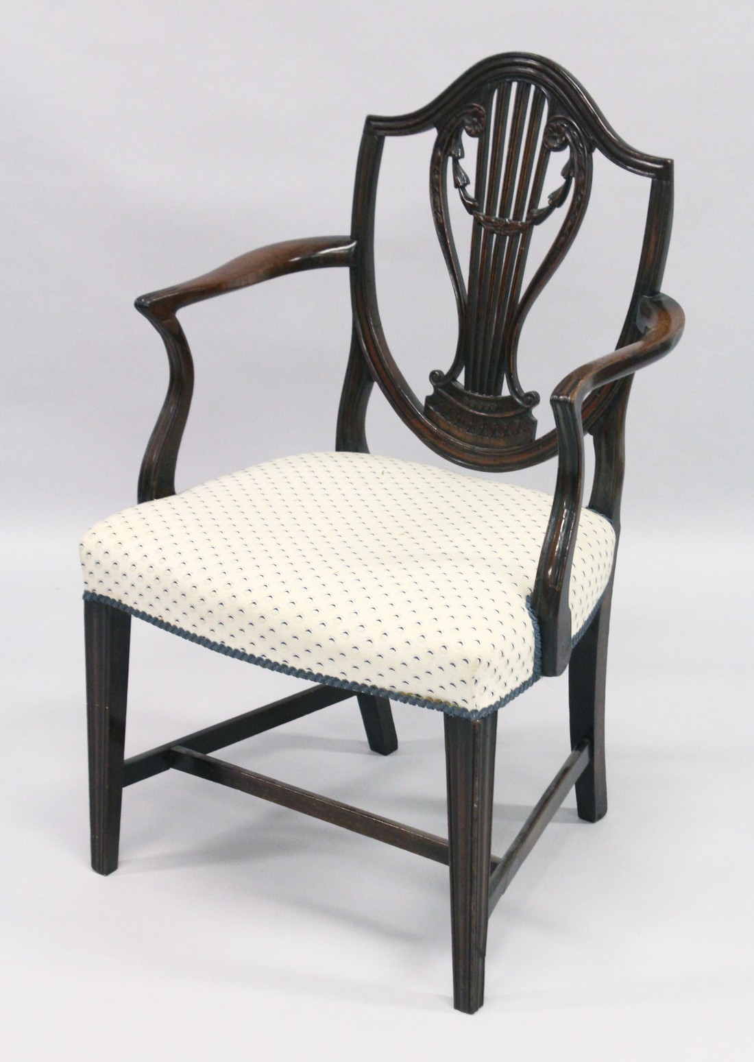 A GOOD HEPPLEWHITE MAHOGANY SHIELD BACK CHAIR with pierced vase splat, padded seat on square