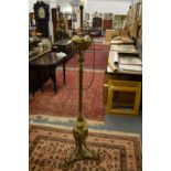 AN ORNATE BRASS FLOOR STANDING LAMP.