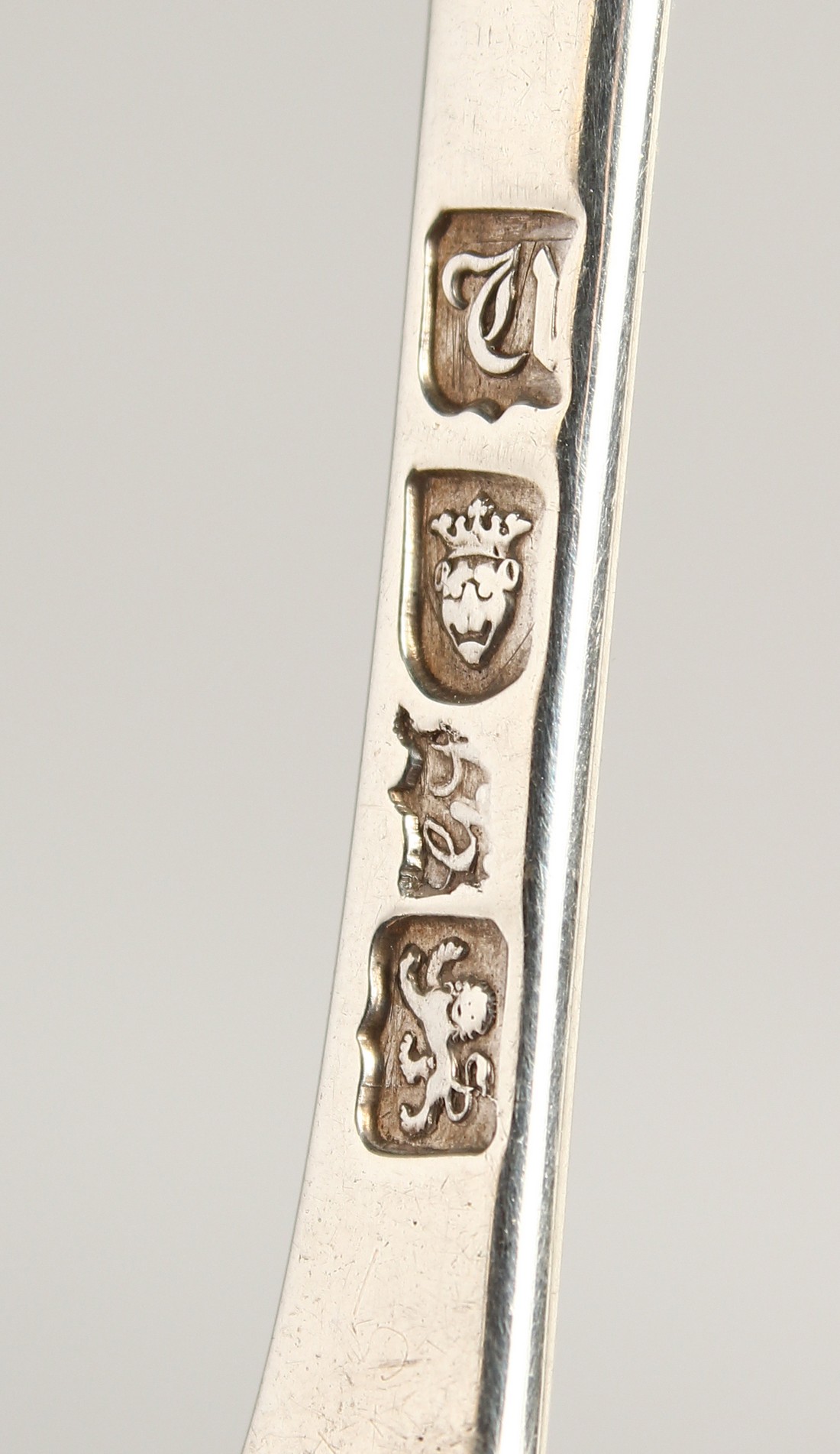 A GEORGE II SILVER MARROW SCOOP. London 1771. - Image 3 of 4