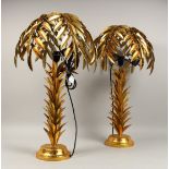 A LARGE PAIR OF GILT METAL TABLE LAMPS.