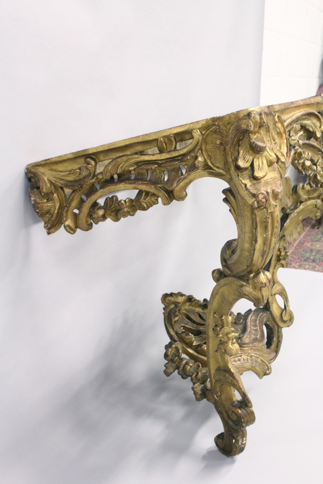 A VERY GOOD NEAR PAIR OF 18TH CENTURY CARVED AND GILDED CONSOLE TABLES with serpentine marble - Image 5 of 15